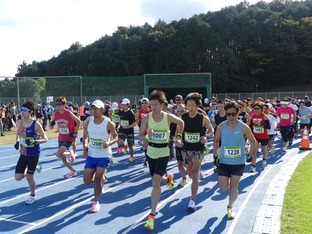 01_10ｋｍの部スタートの様子