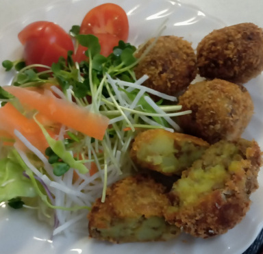 10月　沖代_カレー風味さつまいもコロッケ