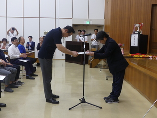 陸上40歳以上砲丸投げ優勝　西原浩文氏