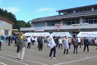 準備運動もみんなで一緒に行います