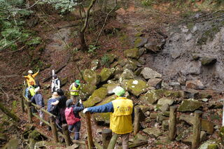 八面山の歴史を学びながら登山を楽しみました
