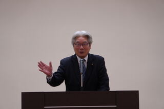 相良市議会議員祝辞の様子