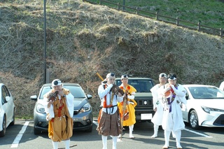 神護寺の篠原住職らによる法螺貝