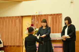 保育証書授与の様子 保育証書授与の様子