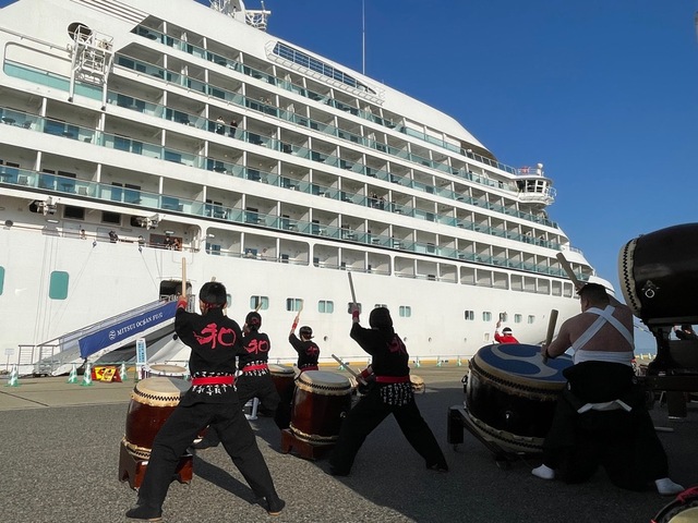 豊前乃国禅海太鼓の演技でお出迎え