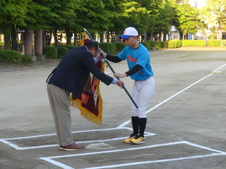 優勝旗返還