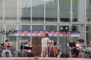 おやじバンドの演奏