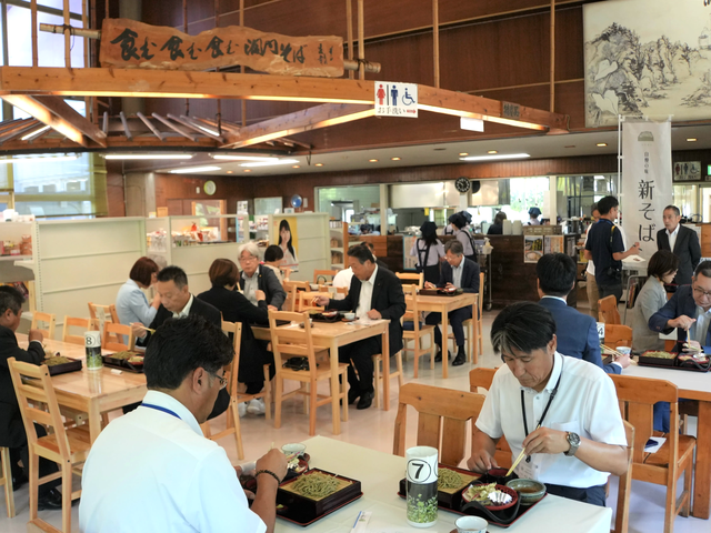 新そば賞味会の様子(全体) 新そば賞味会の様子(全体)