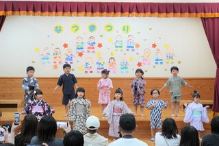 こすもす組さんによるうた「世界中のこどもたちが」