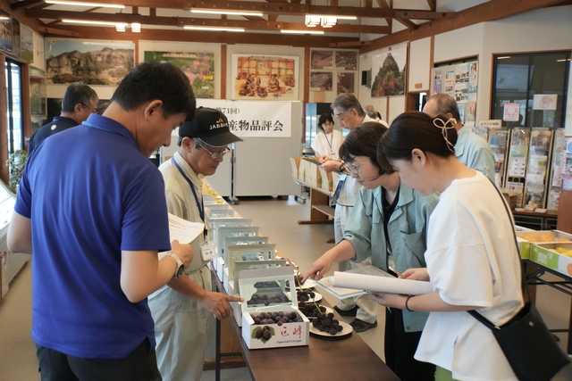 農産物品評会の様子
