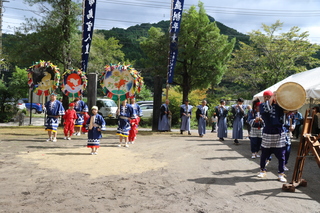 太鼓や笛の音が響く会場 太鼓や笛の音が響く会場