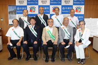 保護観察所、保護司会のみなさんと奥塚市長（前列中央）