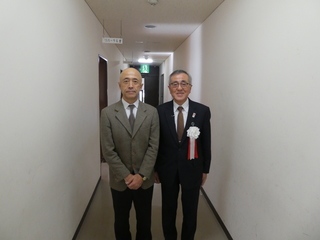 奥塚市長（写真左）と菊地弁護士（写真右）