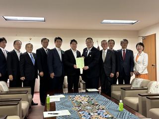 小野寺 五典　政務調査会長