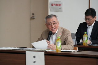 発言する奥塚市長