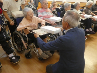 記念品贈呈の様子