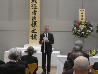 式辞を述べる奥塚市長