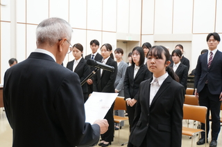辞令交付のようす