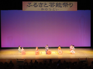 ふるさと芸能祭りのようす